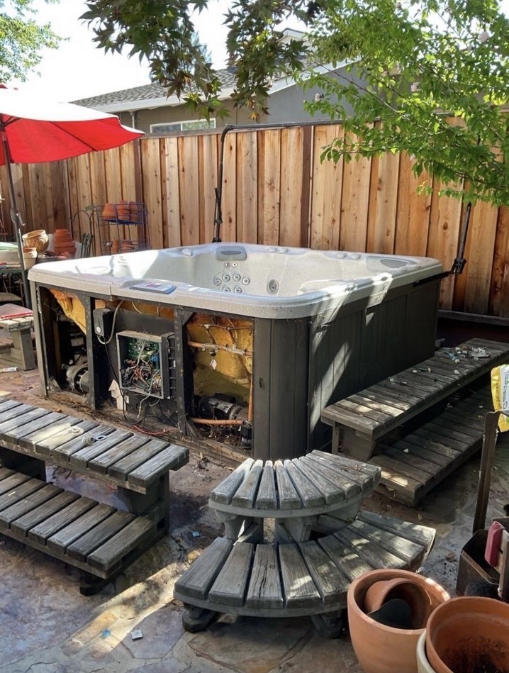 Old broken hot tub before removal